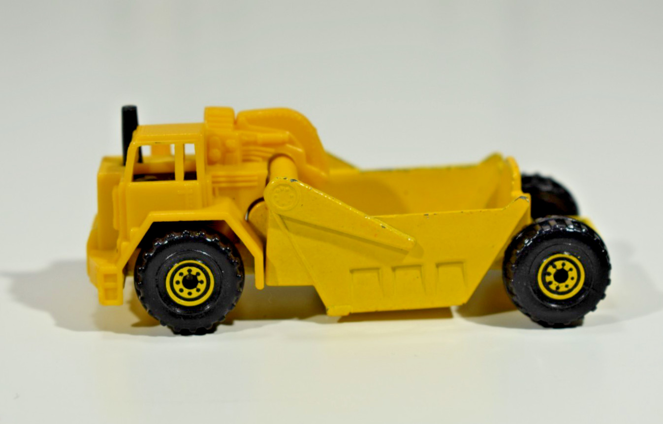 Hot Wheels Workhorses CAT Earth Mover Tractor – Incomplete – Missing Rear Cover