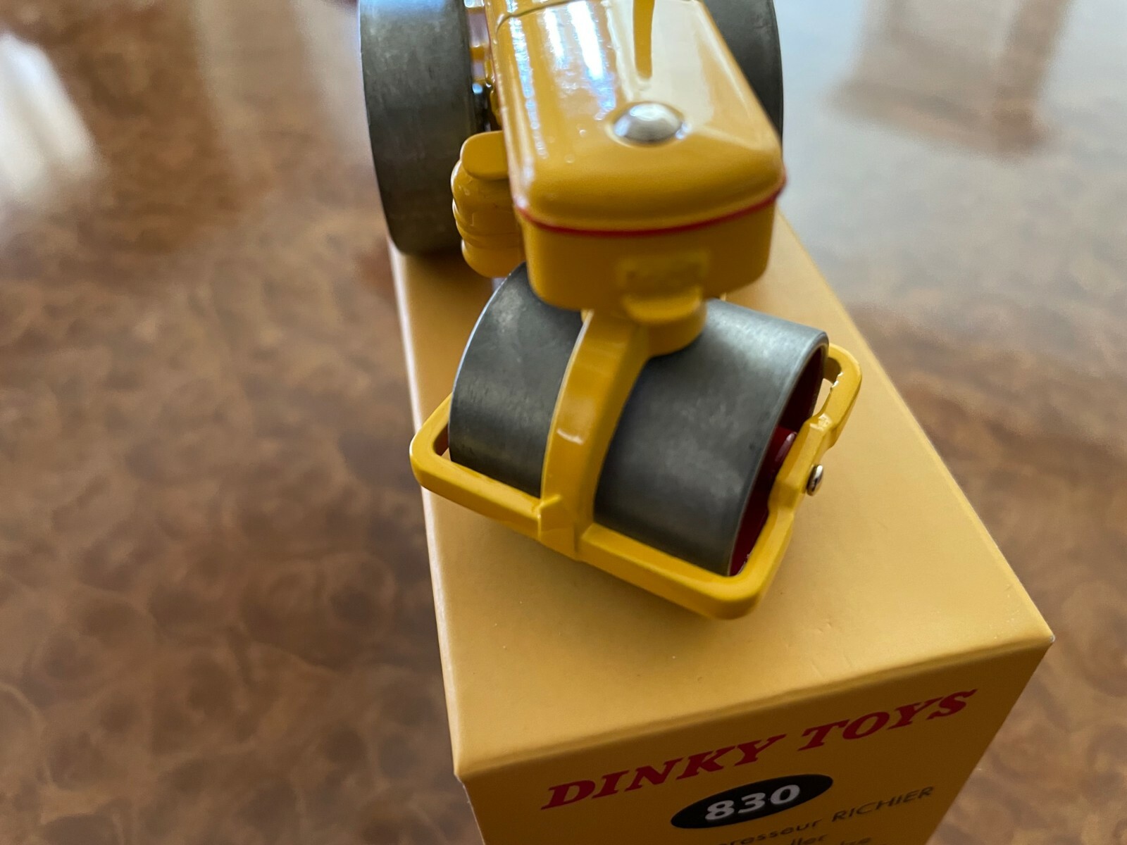 Dinky Toys | 1:50 | Richier Vintage Soil Compactor w/ Operator Fig. | No. 830