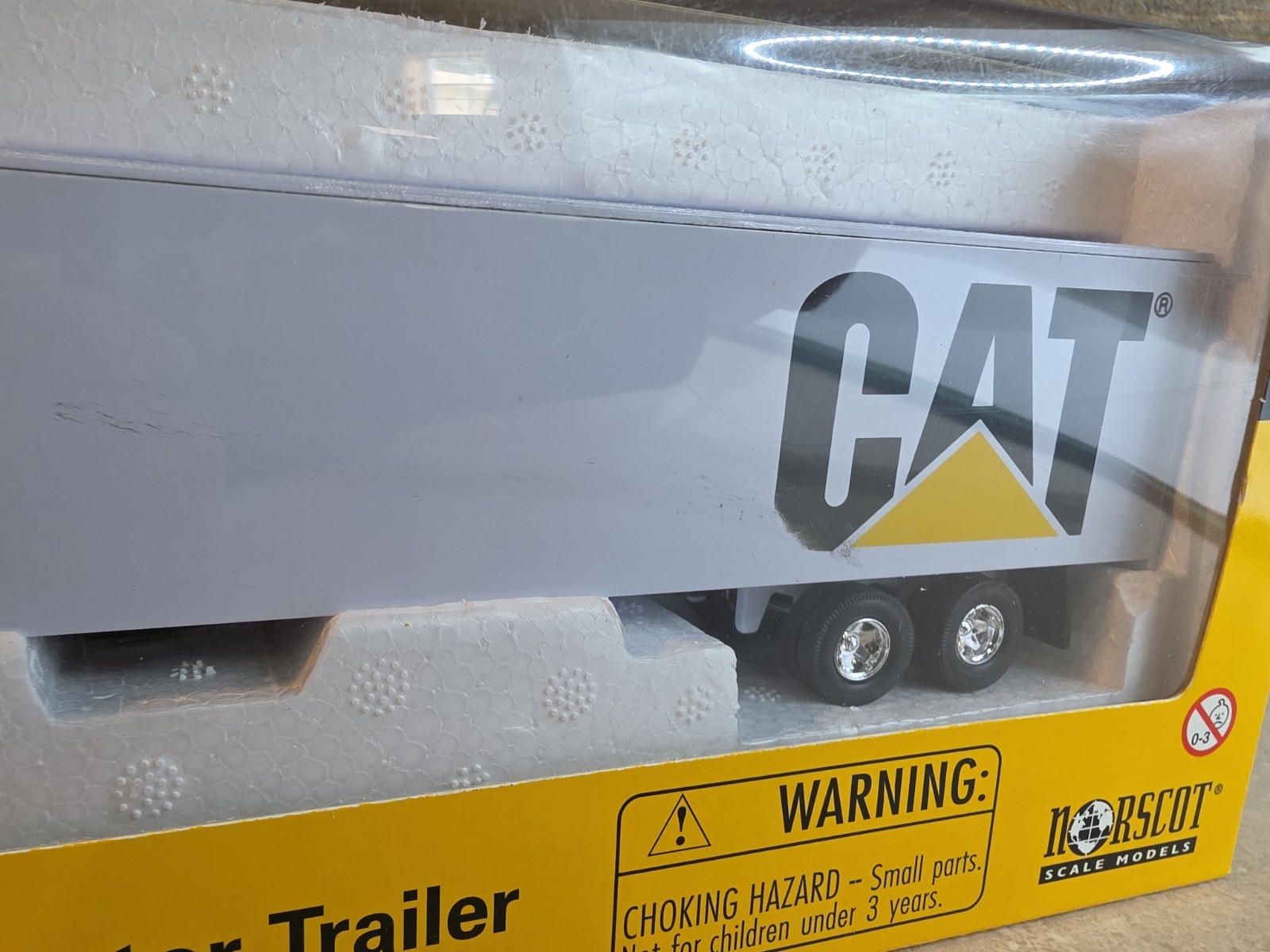 Norscot Die-cast Caterpillar Corporate Tractor Trailer 55078 1/64 Replica Cat