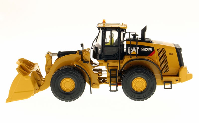 DIECAST MASTERS – CATERPILLAR 982M Wheel Loader with Driver and Box m…