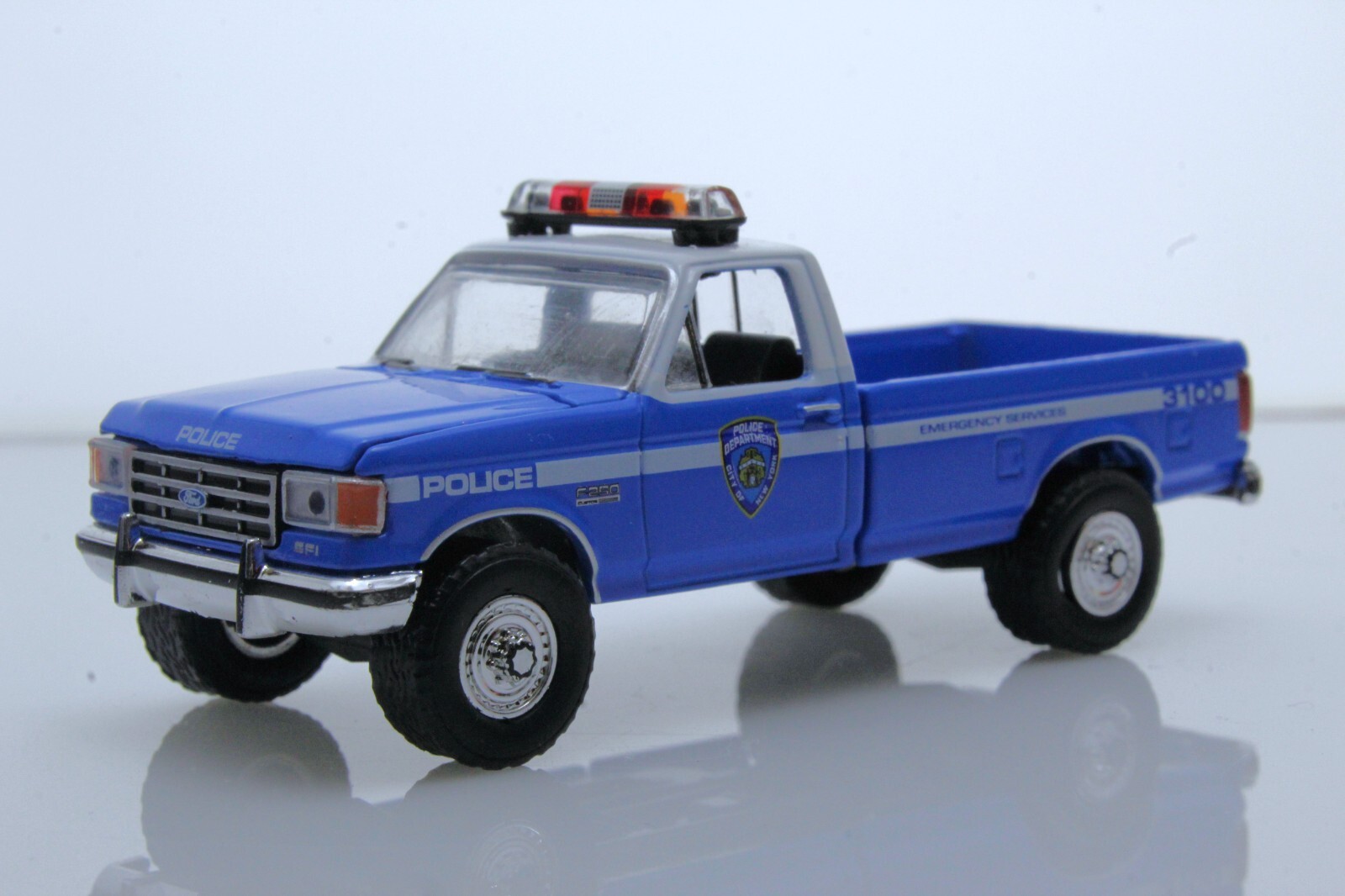 1991 Ford F-250 Bricknose NYPD New York City NYC Police Car 1:64 Diecast Model