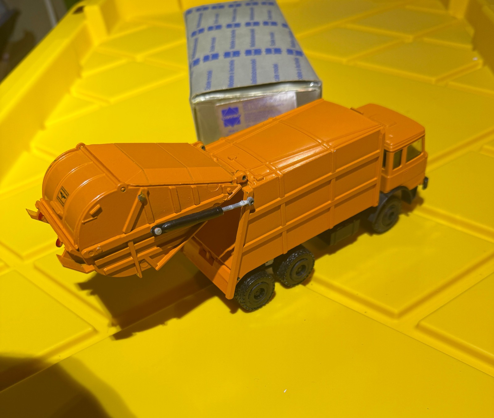 Rare Conrad IVECO Garbage Trash Truck 1:50 Rear Load #3043