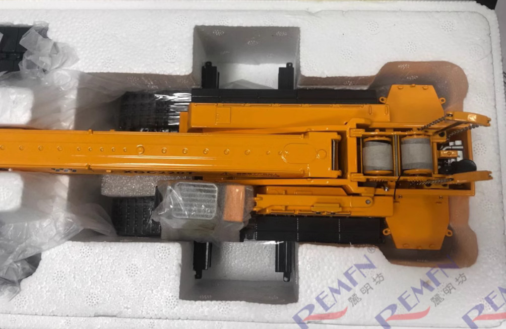 1:50 XCMG XGC220T TELESCOPIC CRAWLER CRANE Construction Machine Diecast Model