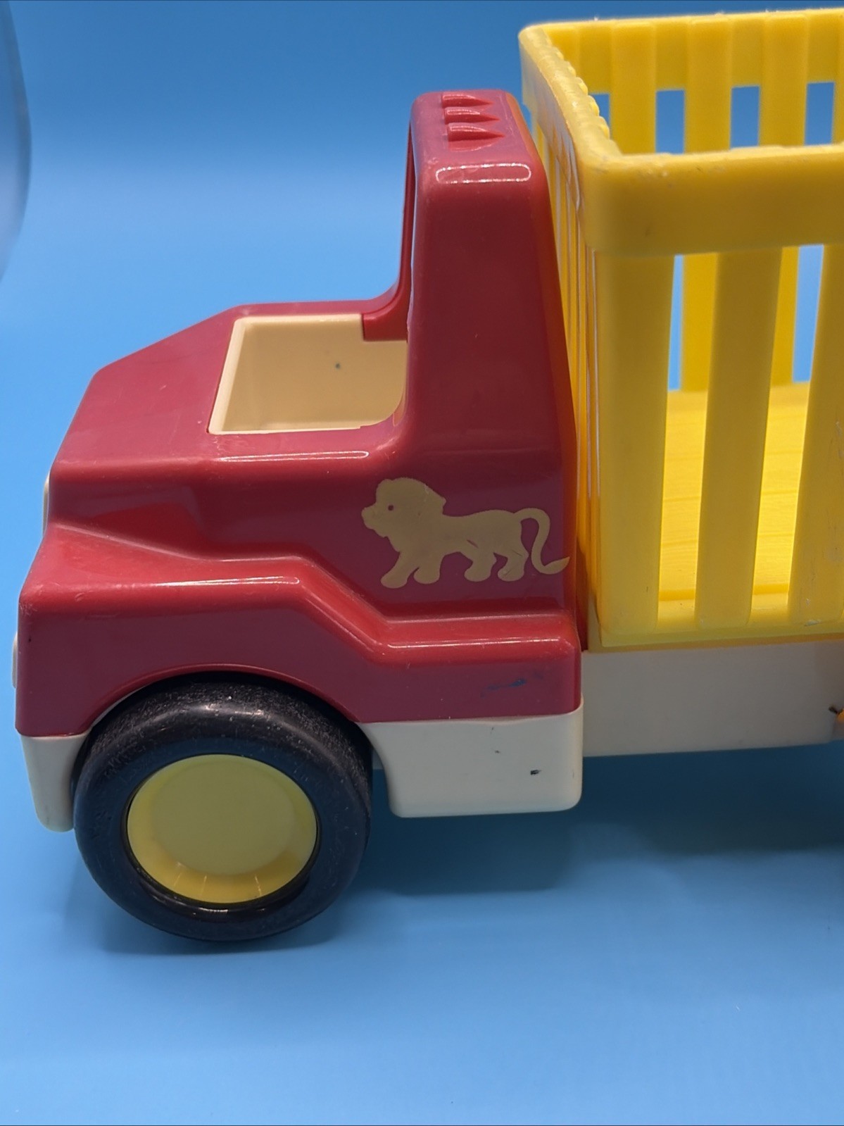 Vintage Tonka Plastic Red Yellow Circus Lion Truck Toy 7” Dump Cage Truck
