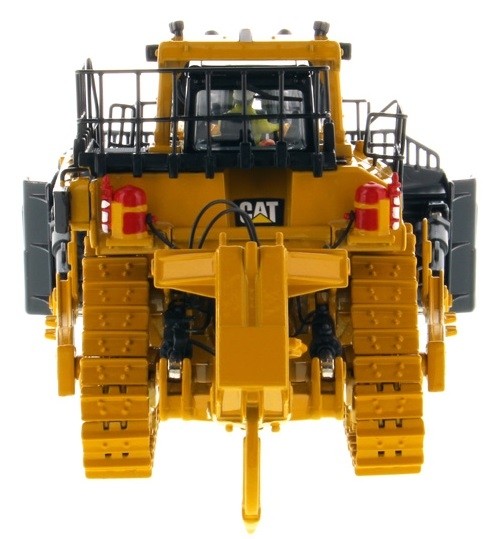 DIECAST MASTERS – Toro CATERPILLAR D11T with Driver and Metal Case – 1/50 …