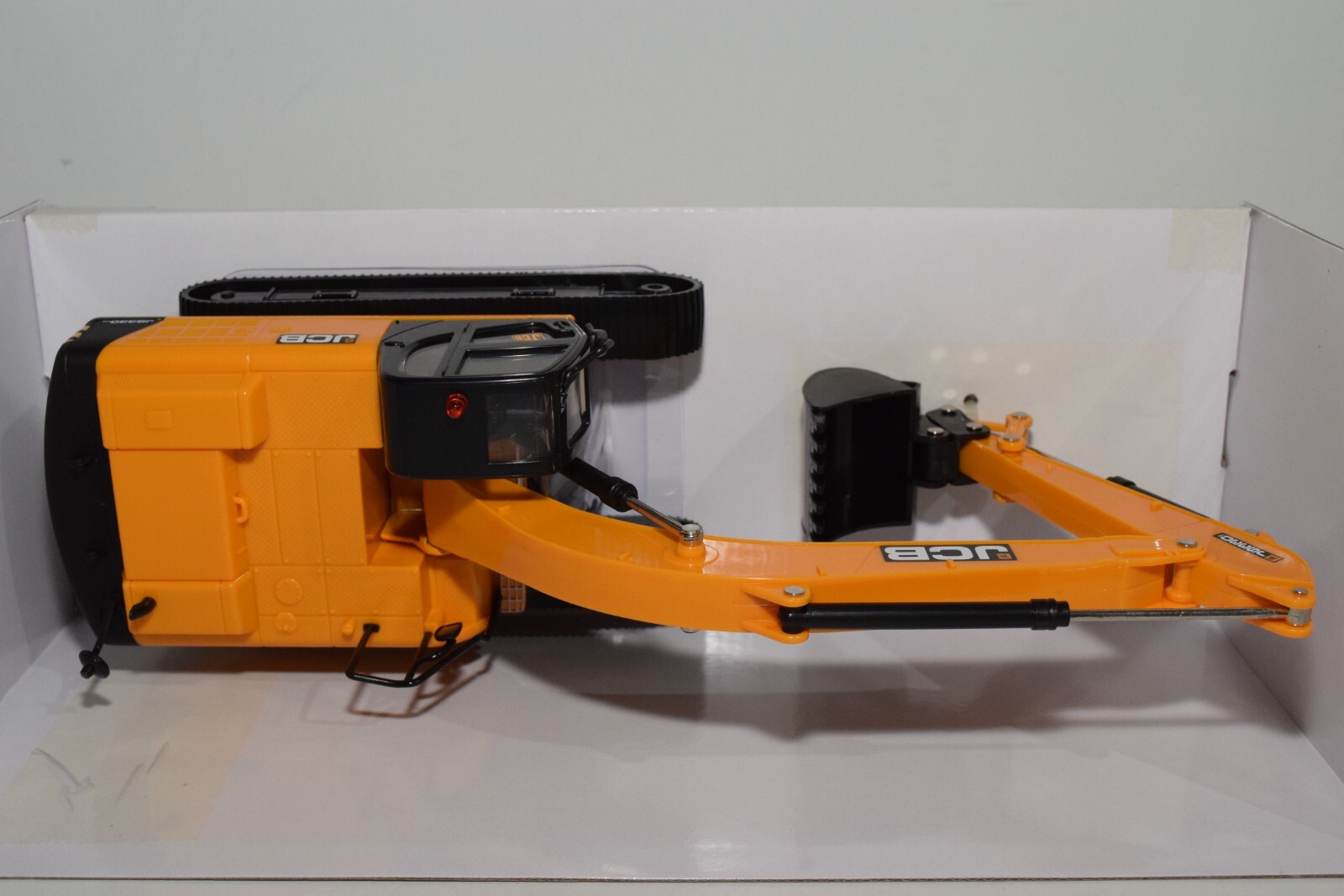 B4 1:32 BRITAINS JCB JS330 JS 330 TRACKED EXCAVATOR CRANE MIB VERY RARE!