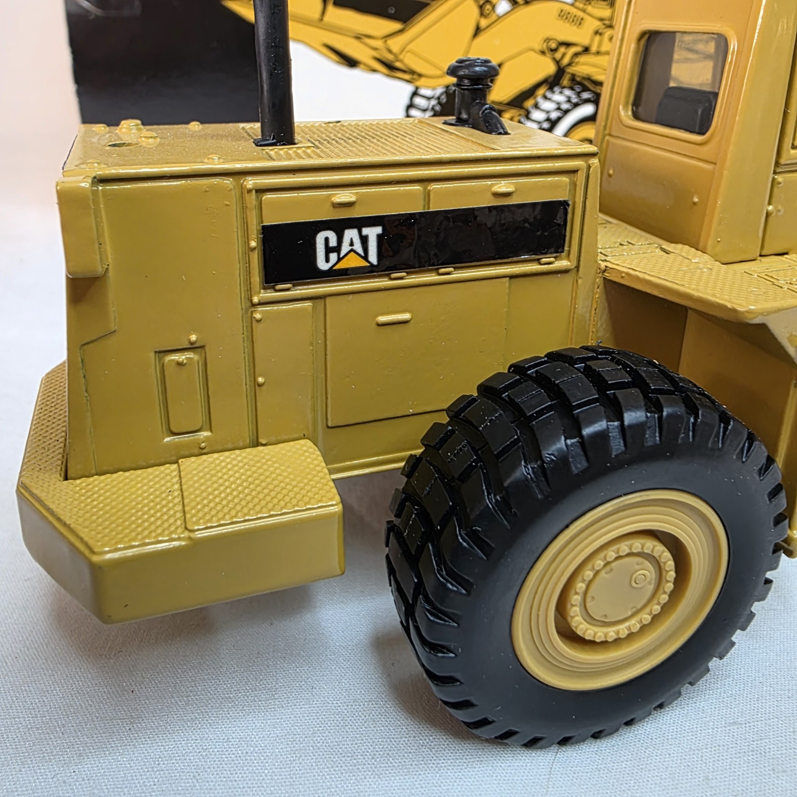 Caterpillar 988B Wheel Loader 1/50 Scale Vintage ERTL, CAT BRAND – W/ Box – EUC