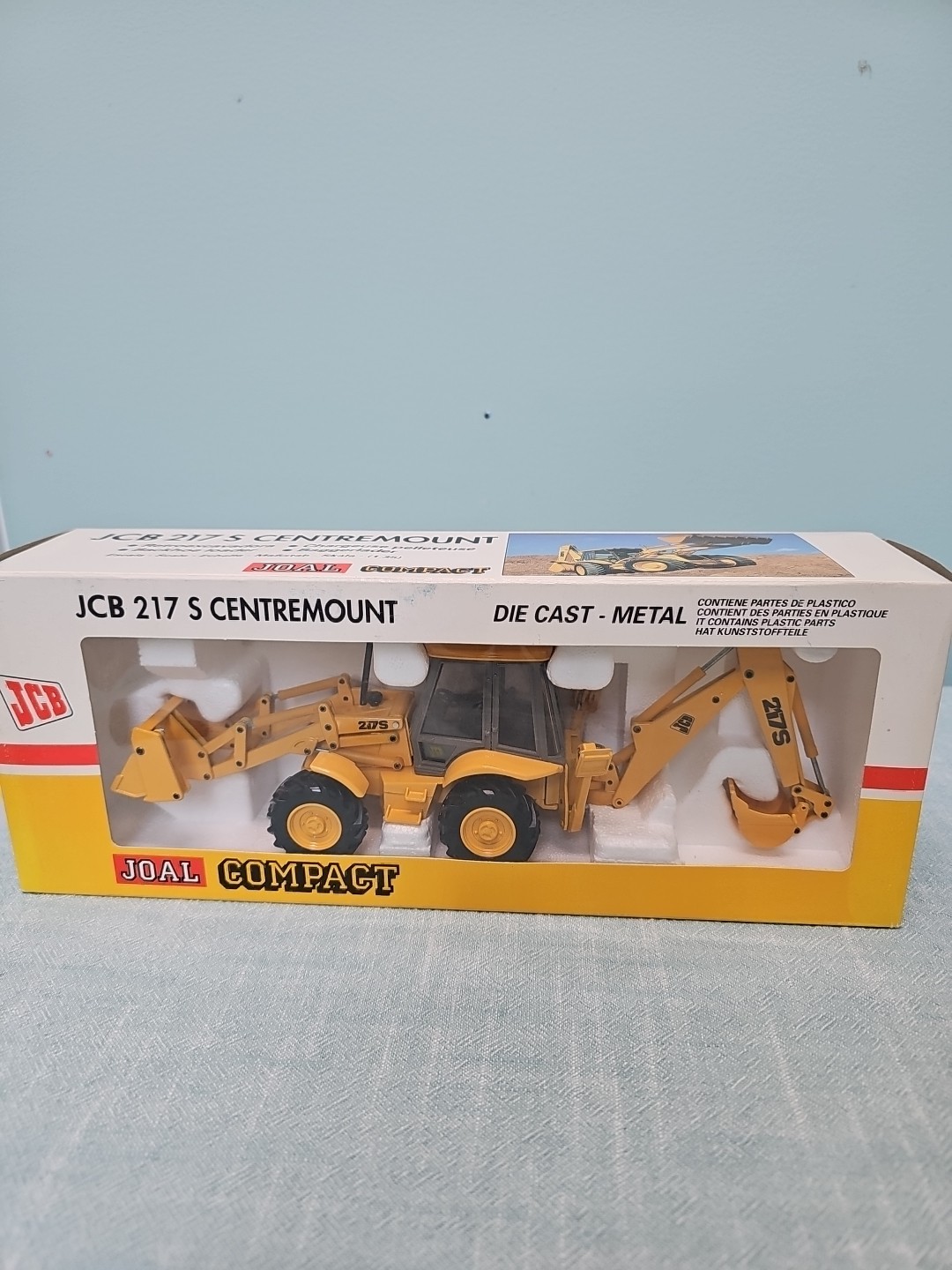 JOAL – JCB 217S Centremount Excavator Diecast 1/35 Scale – Precision box8 10