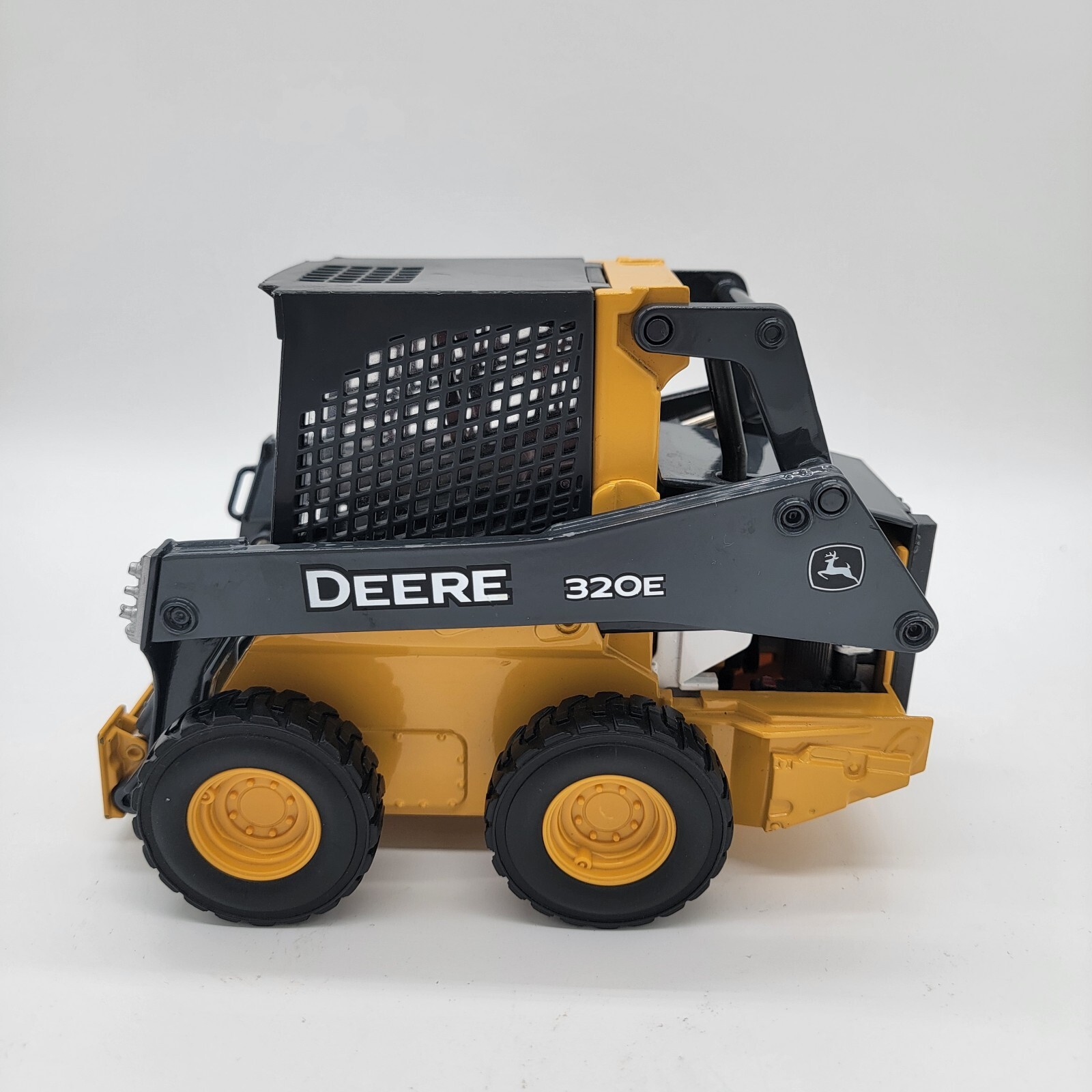 TBE45461 John Deere ERTL 1/16 320E Skid Steer Prestige Collection