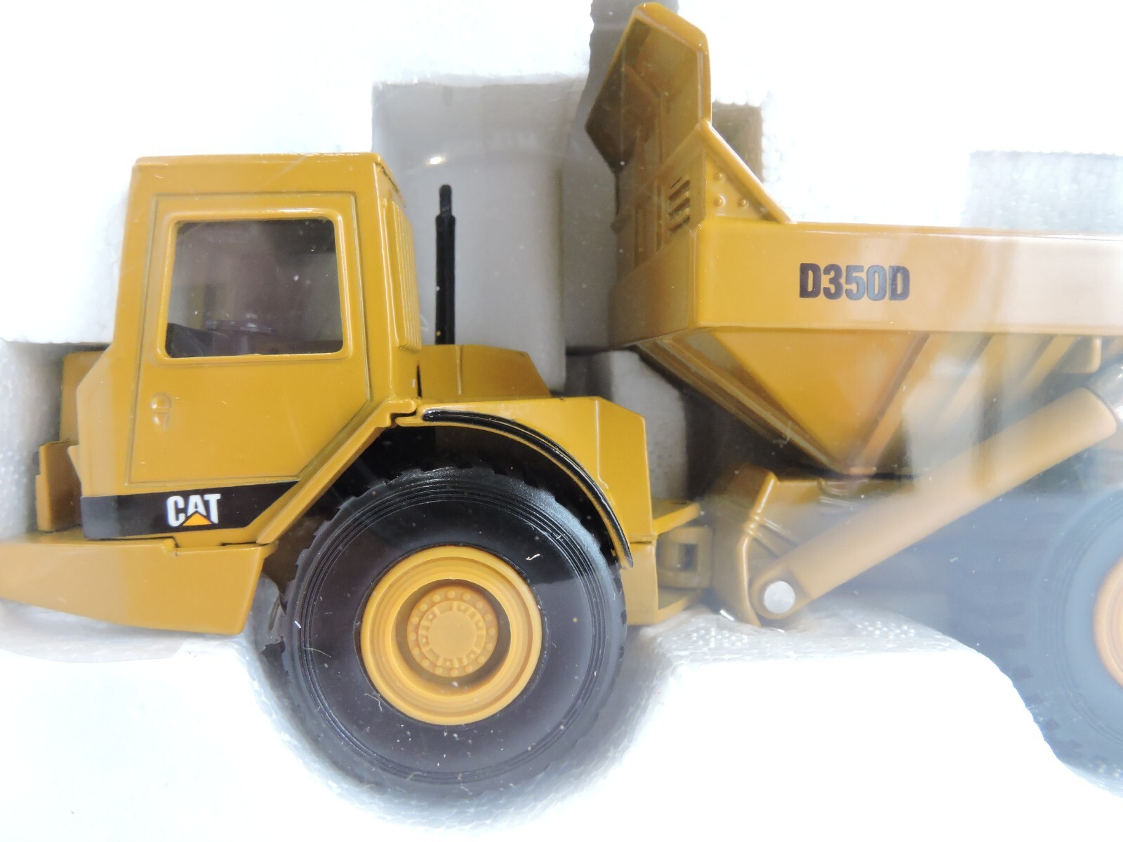 1998 VINTAGE Norscot Cat D350D Articulated Truck 1/50th Scale NEW IN ORIG BOX