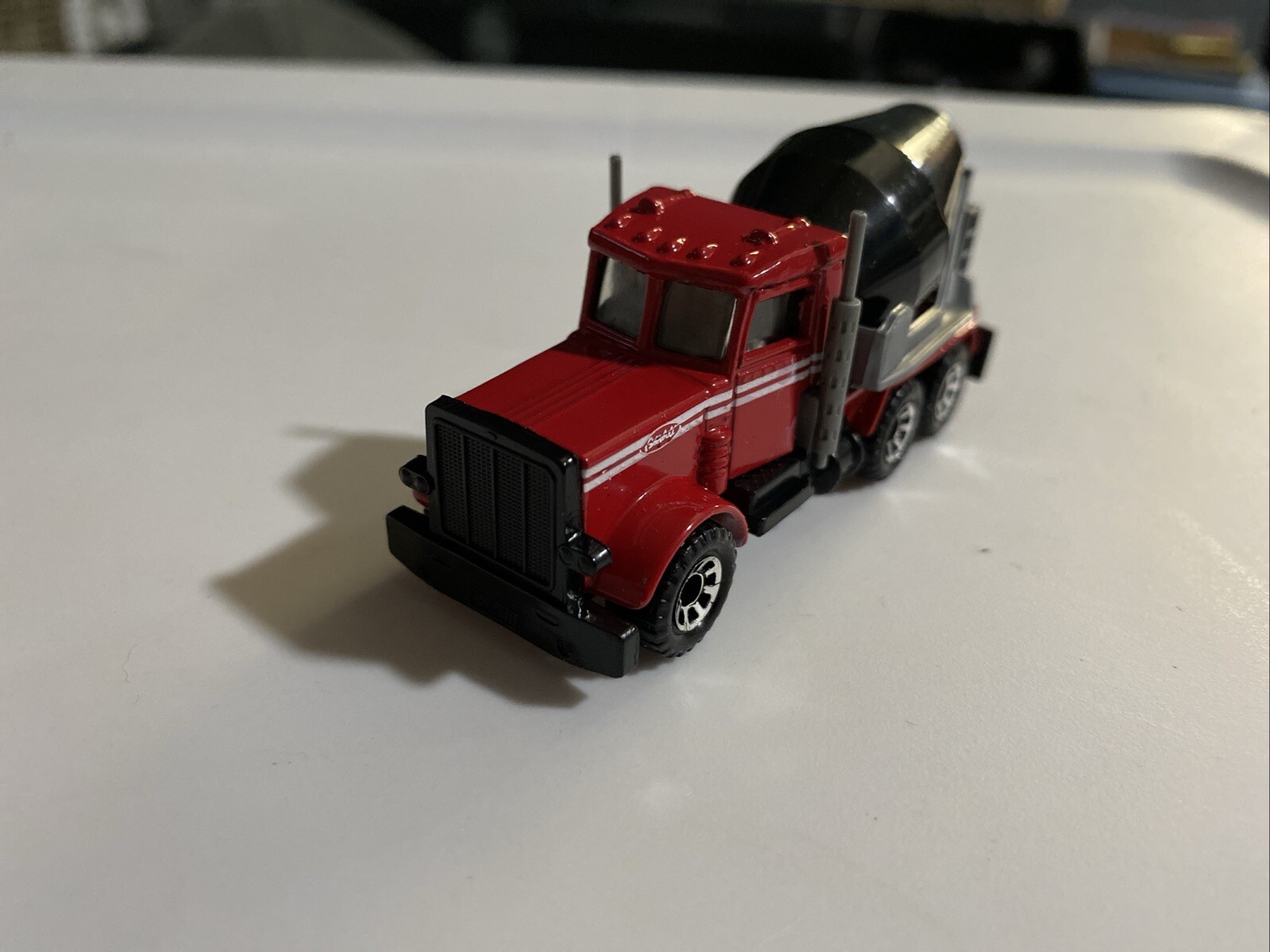 Vintage 1996 Matchbox Peterbilt Cement Mixer MB19 1:80 red black white (mc1)