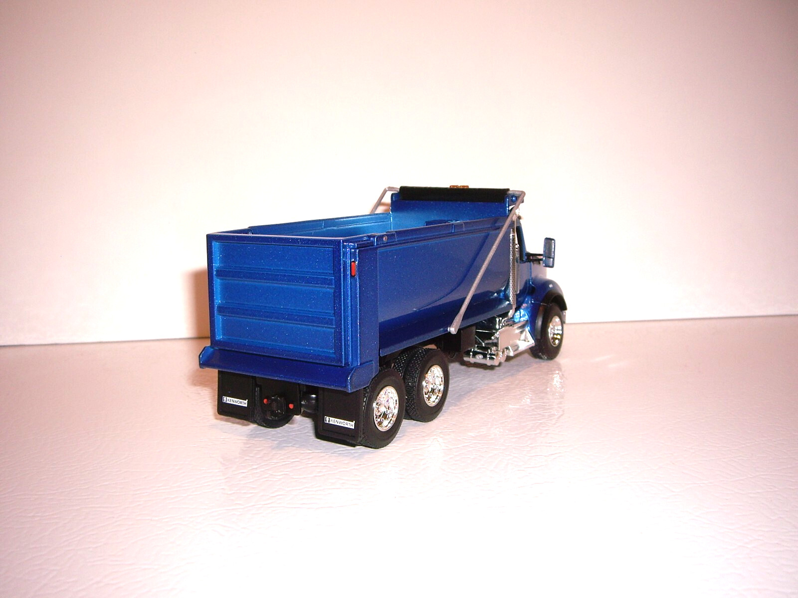 FIRST GEAR 1/50 BLUE KENWORTH T880 DUMP TRUCK SAME SCALE AS DIECAST MASTERS