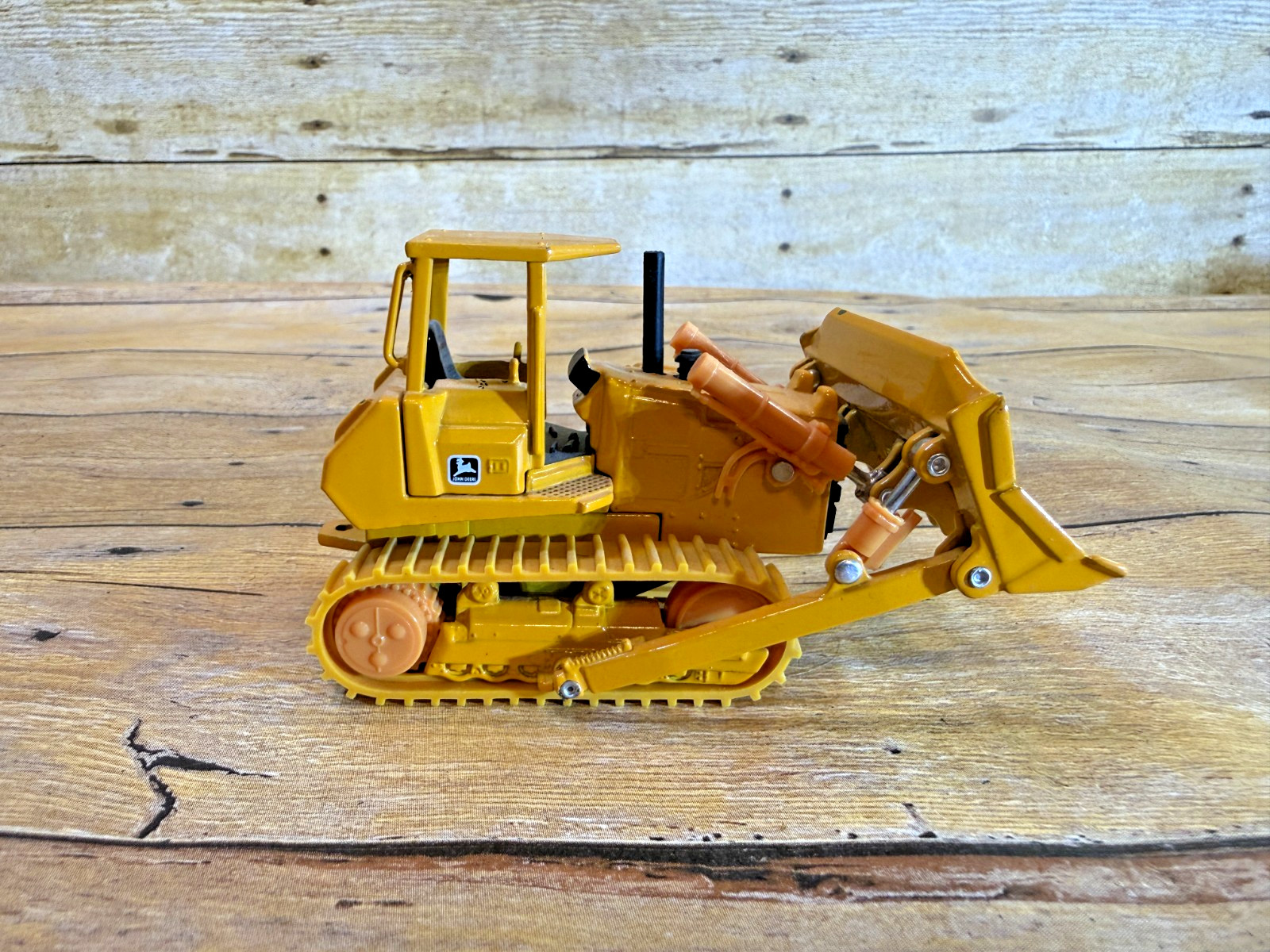 ERTL JOHN DEERE YELLOW TRACK CRAWLER BULL DOZIER 850C DIECAST ERTL 1/50
