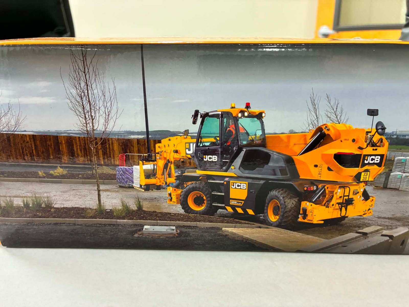 JCB 512-83R Rotating Telescopic Handler Diecast Model 1:34 w/ Box