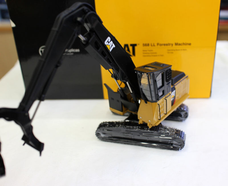 1/50 CAT TR40002 Carter Truck 568LL Feller Crawler Vehicle Car Model Display
