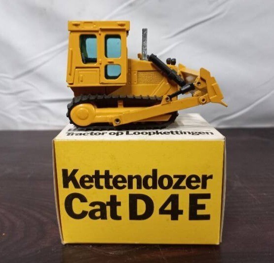 VTG Caterpillar D4E Track-Type Tractor, NZG 1:50 Made in West Germany w/box