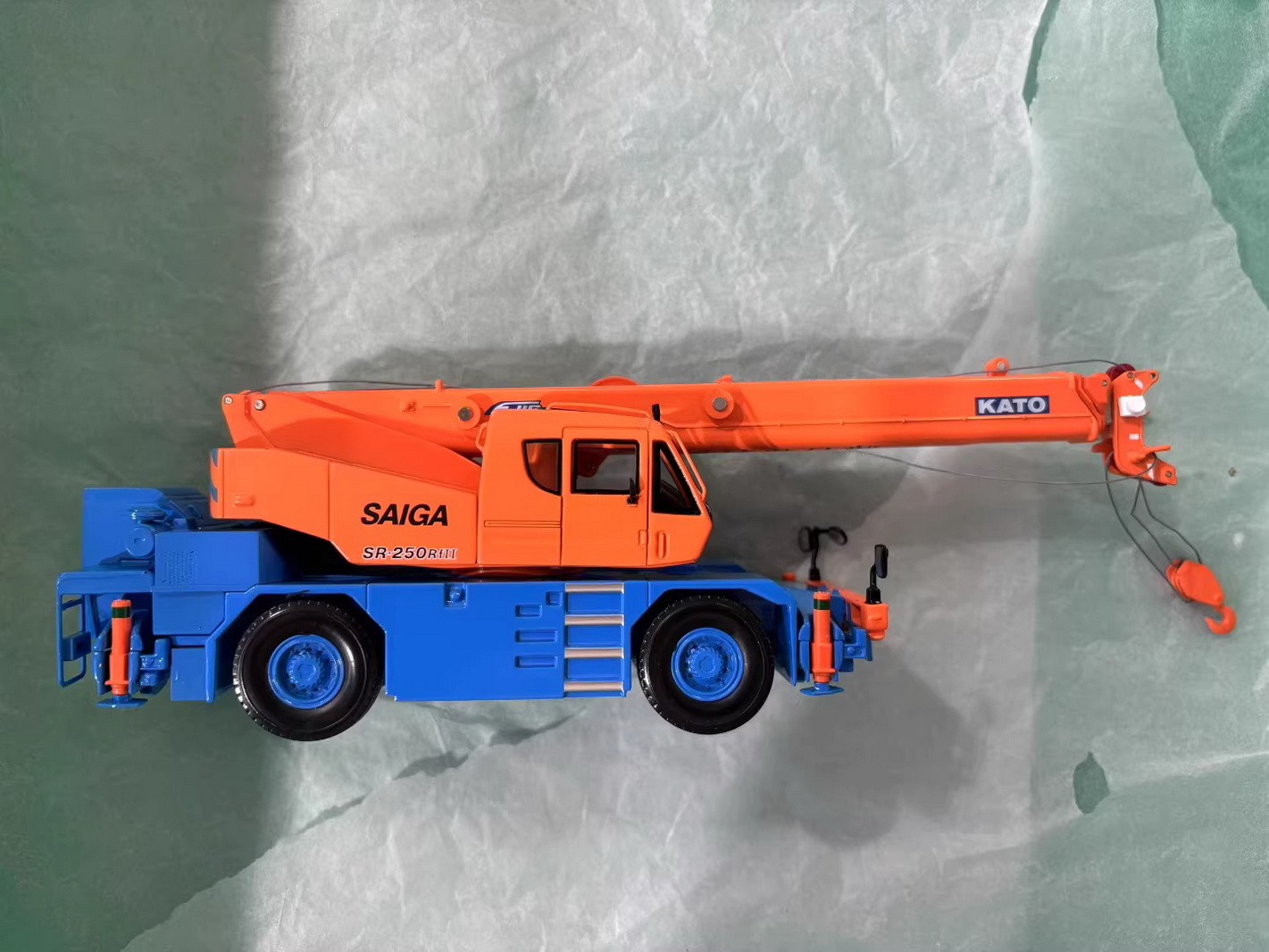 1/50 KATO SR-250Ri Premium Roughter Rough Terrain Crane Orange/B DieCast Model