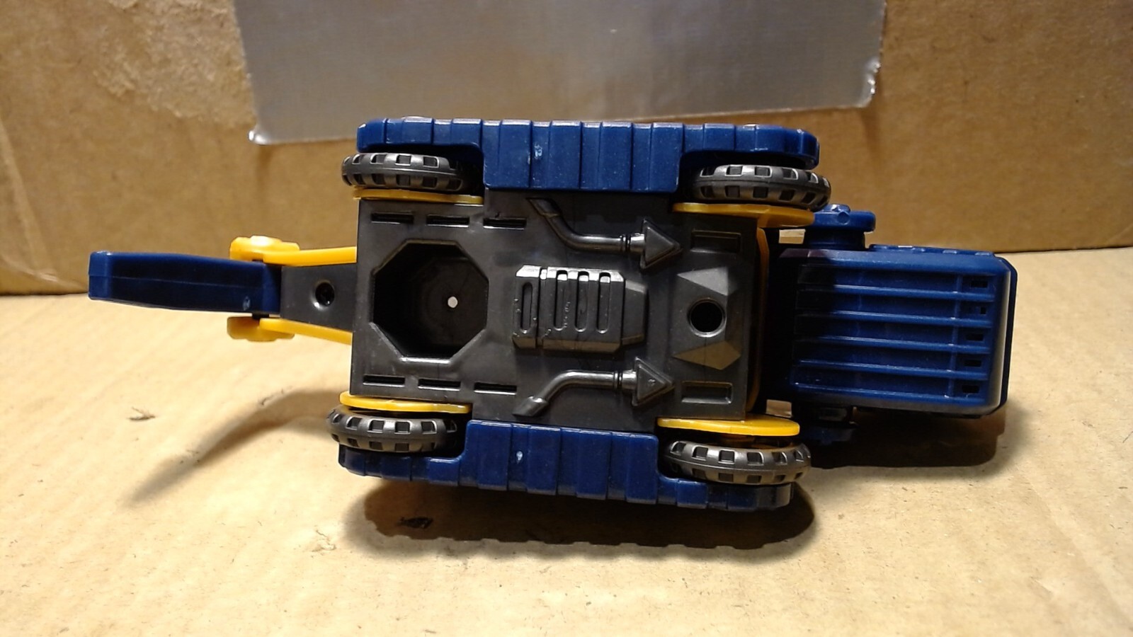 Unbranded Yellow/Blue Construction Vehicle 6″ Long