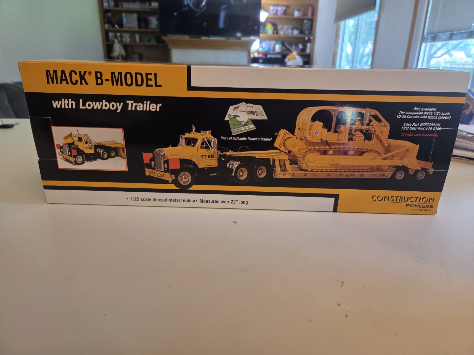 First Gear Construction Pioneers Mack B-Model Truck/Lowboy 1:25 Diecast Y/B
