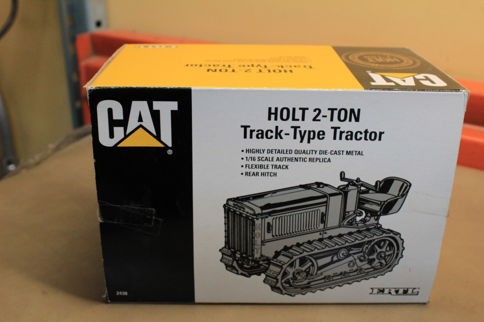 ERTL Caterpillar 2-Ton Track-Type Tractor 1:16 Scale Die Cast 2438