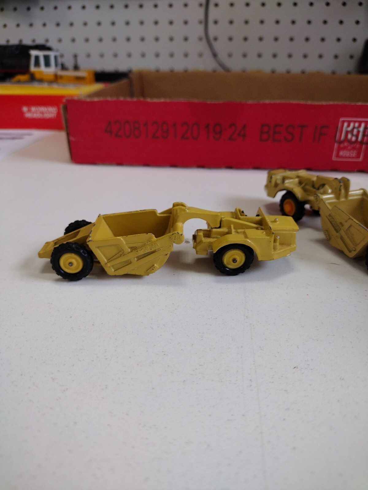 Michigan Scraper #96 Made In Hong Kong (Yellow)