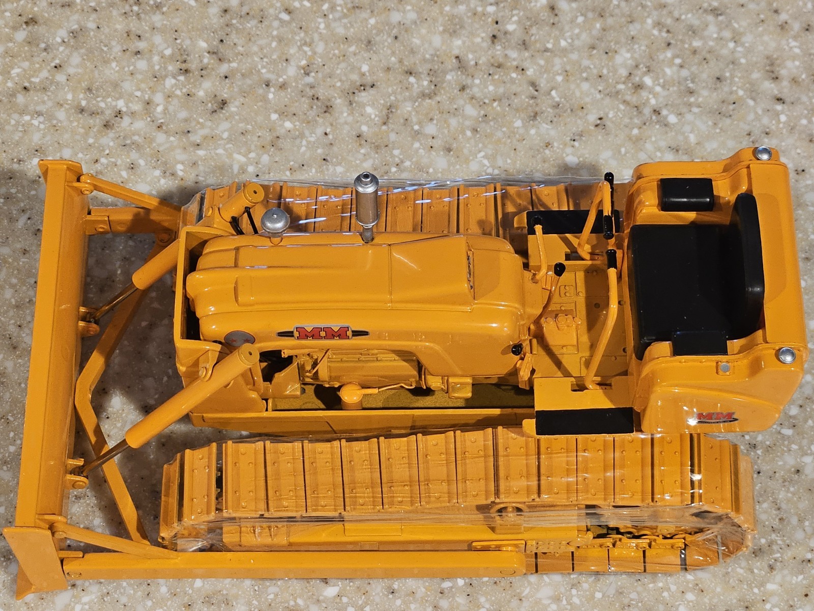 Minneapolis-Moline Two Star Crawler W/ Blade SpecCast 1/16 scale Collectible NIB