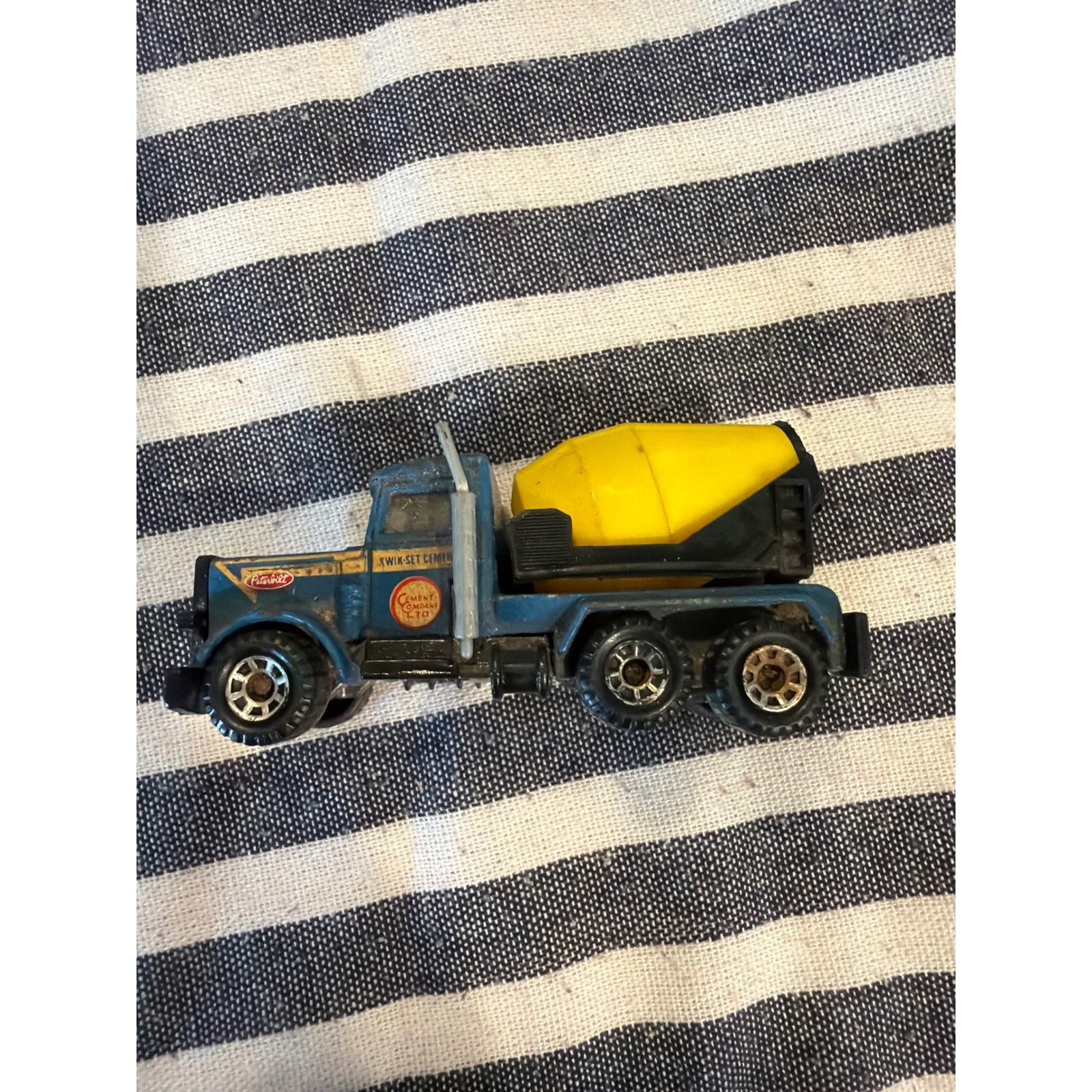Vintage 1981 Matchbox Peterbilt Cement Truck Blue Yellow Diecast 1:80 Macau