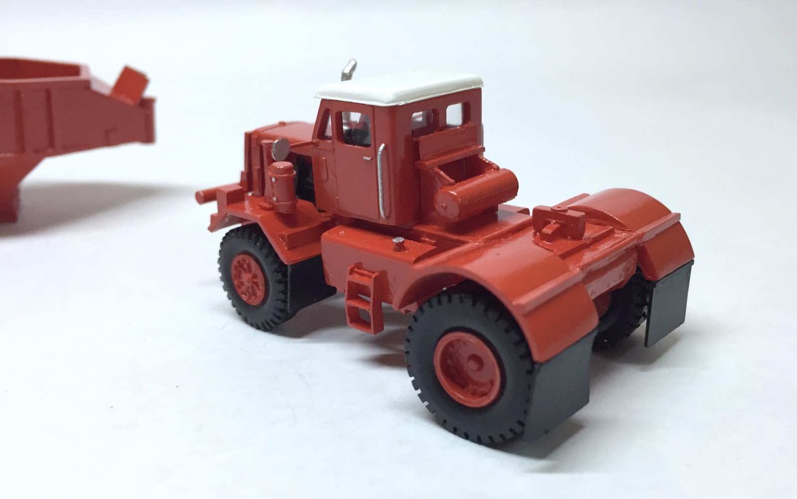 HO 1/87 KW Dart 50 BDT/Bottom Trailer – RED – Ready made Resin Model