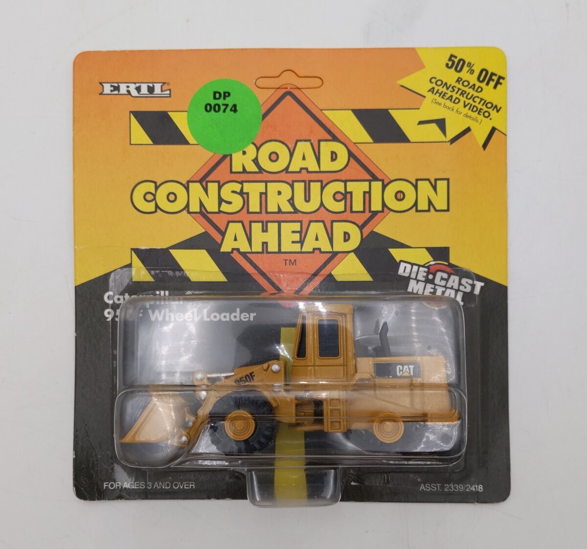 Ertl 2339 Road Construction Ahead 1:64 Scale Caterpillar 950F Wheel Loader/Box