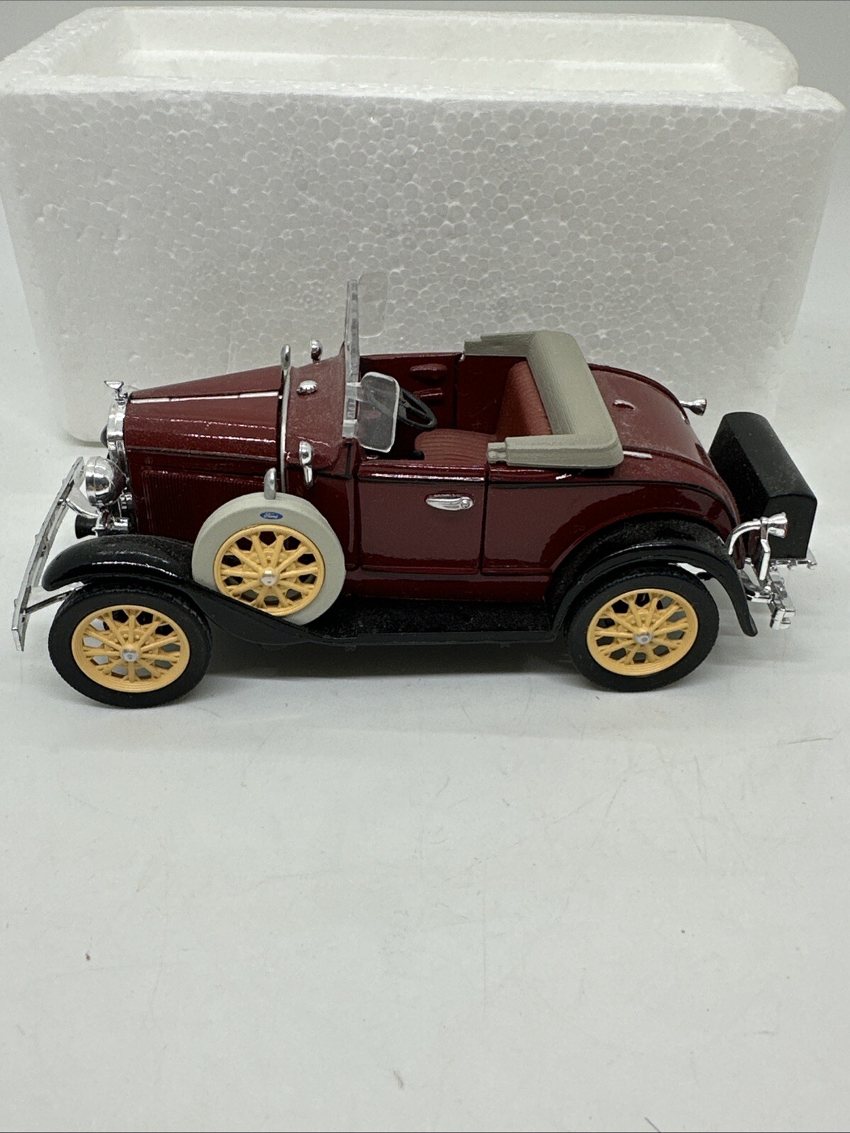 The National Motor Museum Mint 1:32 Die Cast #SS-T5340 1931 Ford Model A Roadste