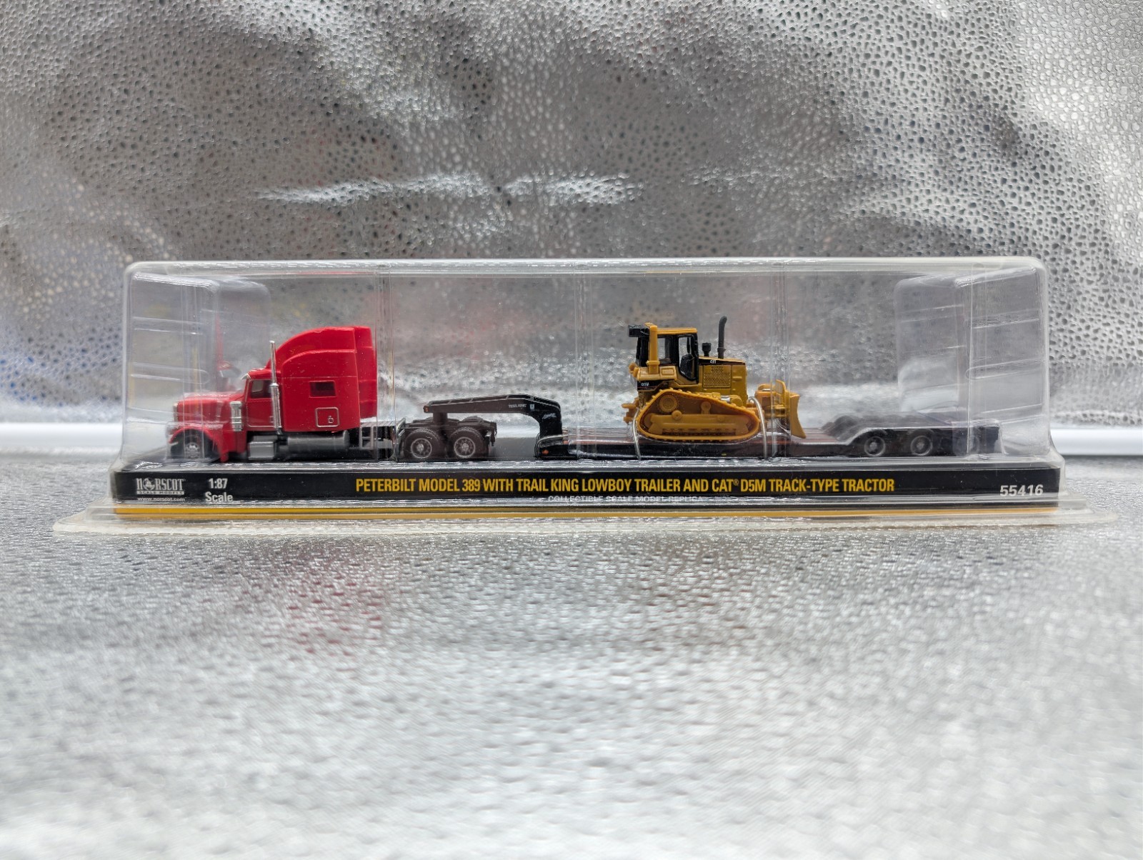 Norscot 1:87 (HO Scale) Peterbilt 389 with Trail King Lowboy & CAT D5M Dozer