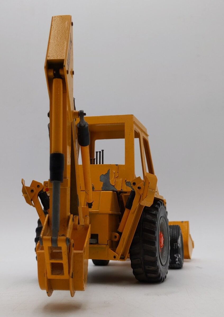 Gescha 1:16 Scale Case 580B Backhoe Loader