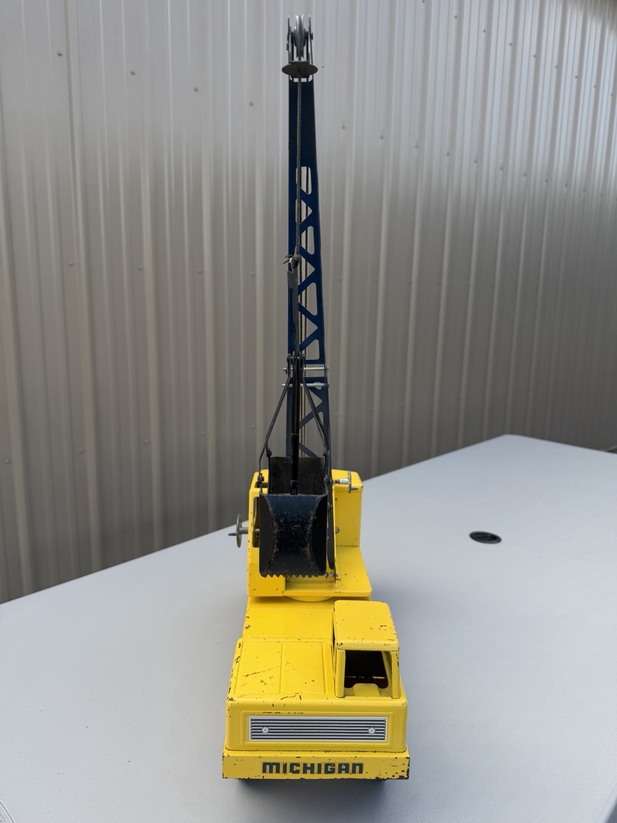 Nylint T-24 Michigan Crane Truck, Yellow/Blue/Black w/ Clamshell Bucket
