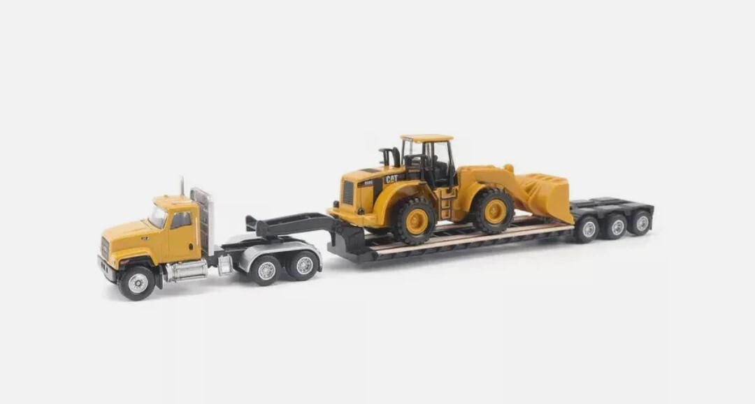 Diecast Masters 84418 CAT CT681 Tractor w/Lowboy & 950G Loader 1/87 HO Diecast