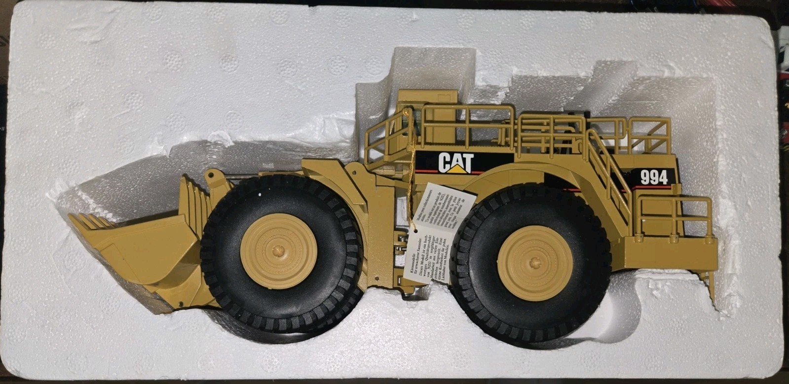 1/50 die-cast metal Caterpillar 994 Wheel Loader NZG #1405
