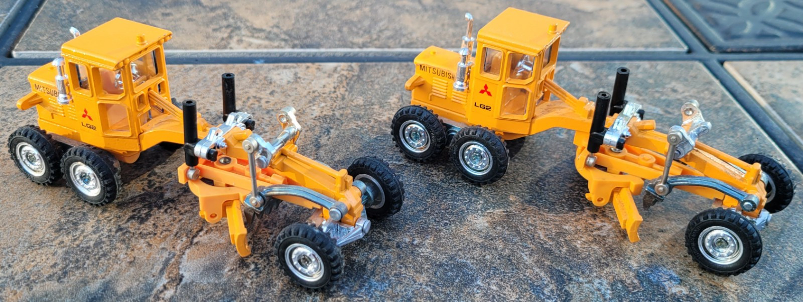 Lot Of 2 Shinsei Mini Power Mitsubishi LG2 Motor Grader No. 26 Diecast USED NICE