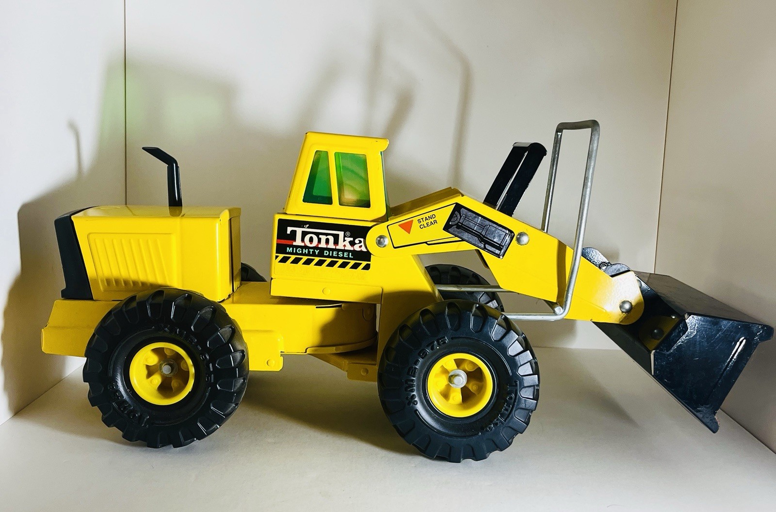 Tonka VTG Mighty Diesel Front End Loader XMB-975 Pressed Steel Green Windows EXC