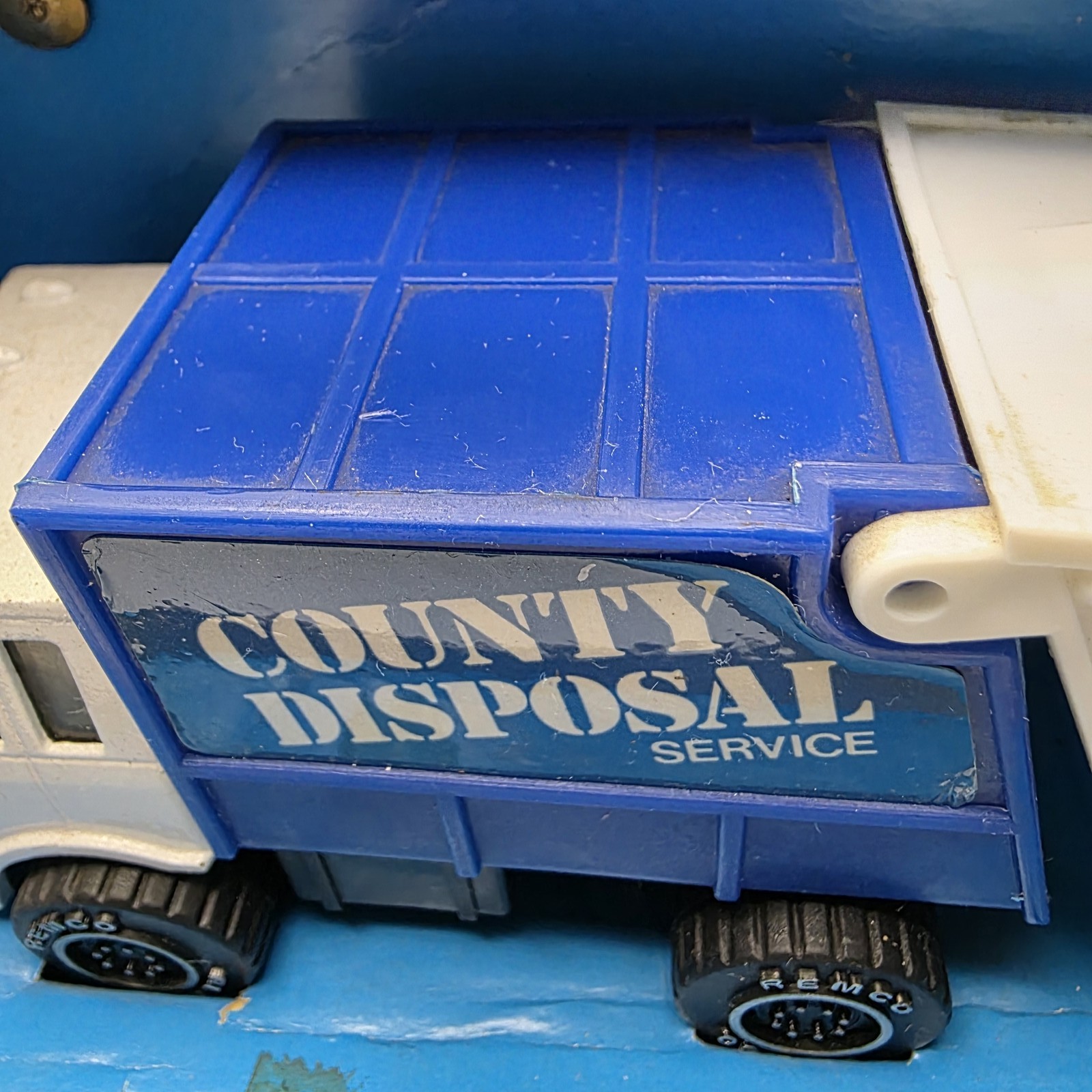 Vintage Remco Heavy Metal Garbage Truck Diecast Toy 1988 Real Steel In Box