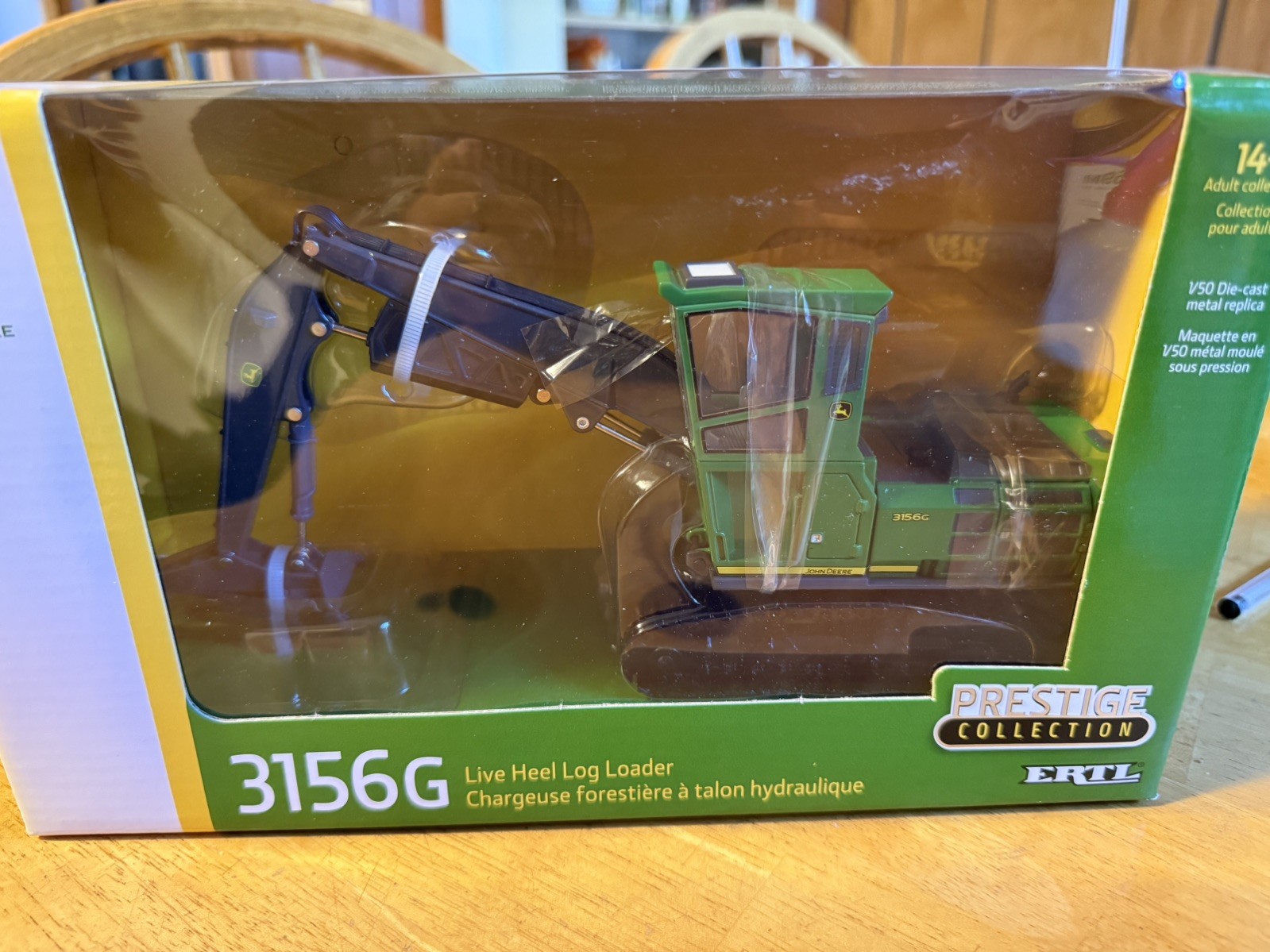 John Deere 3156G Live Heel Log Loader Prestige Collection By Ertl 1/50th Scale