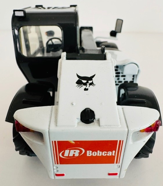 1:25 Bobcat V518 Versahandler Shooting Boom Diecast Model 6901258 By Wan Ho