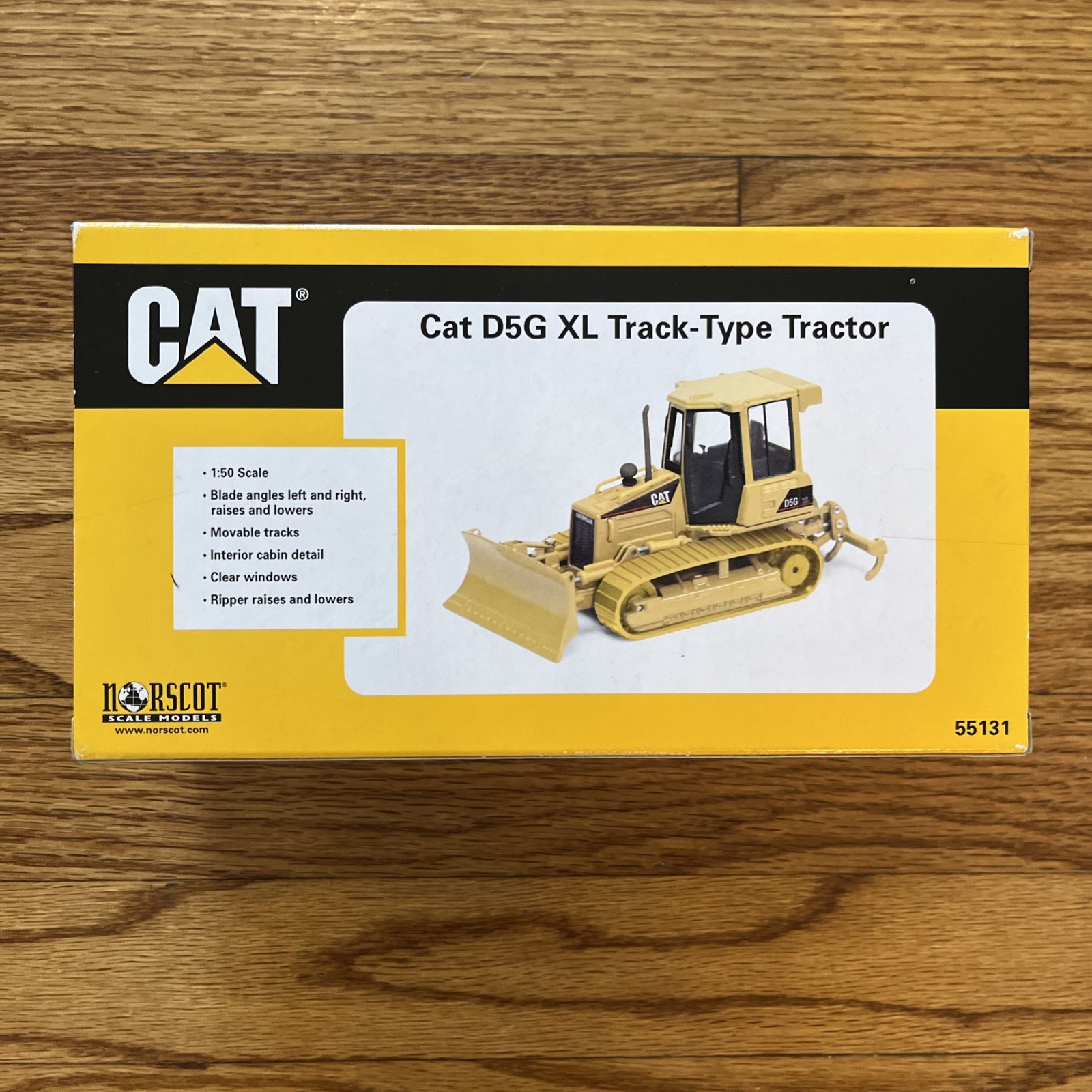 Norscot CAT D5G XL Track-Type Tractor 1:50 Diecast Model Yellow/Black 55131 NIB
