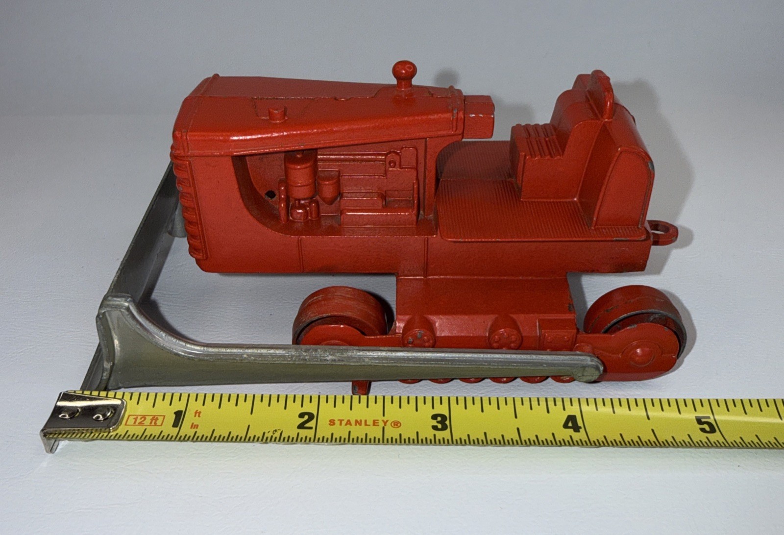 Vintage Hubley No. 769 Crawler Tractor Bulldozer – 1950’s – Great Shape!