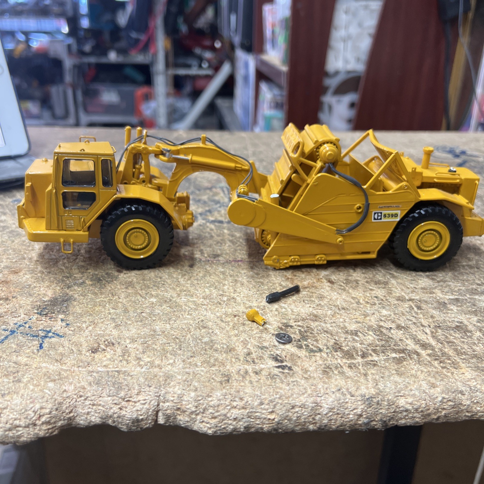 Caterpillar Cat 639D Elevating Scraper CCM 1:48 Scale Diecast Model *SEE PICS*