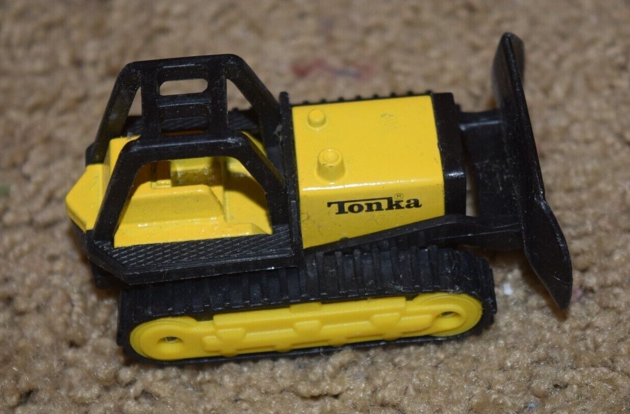 VINTAGE, TONKA ” YELLOW S-STEEL BULLDOZER,” (3.0″ x 1.75″ x 2.0″) Pre-Own, 1994