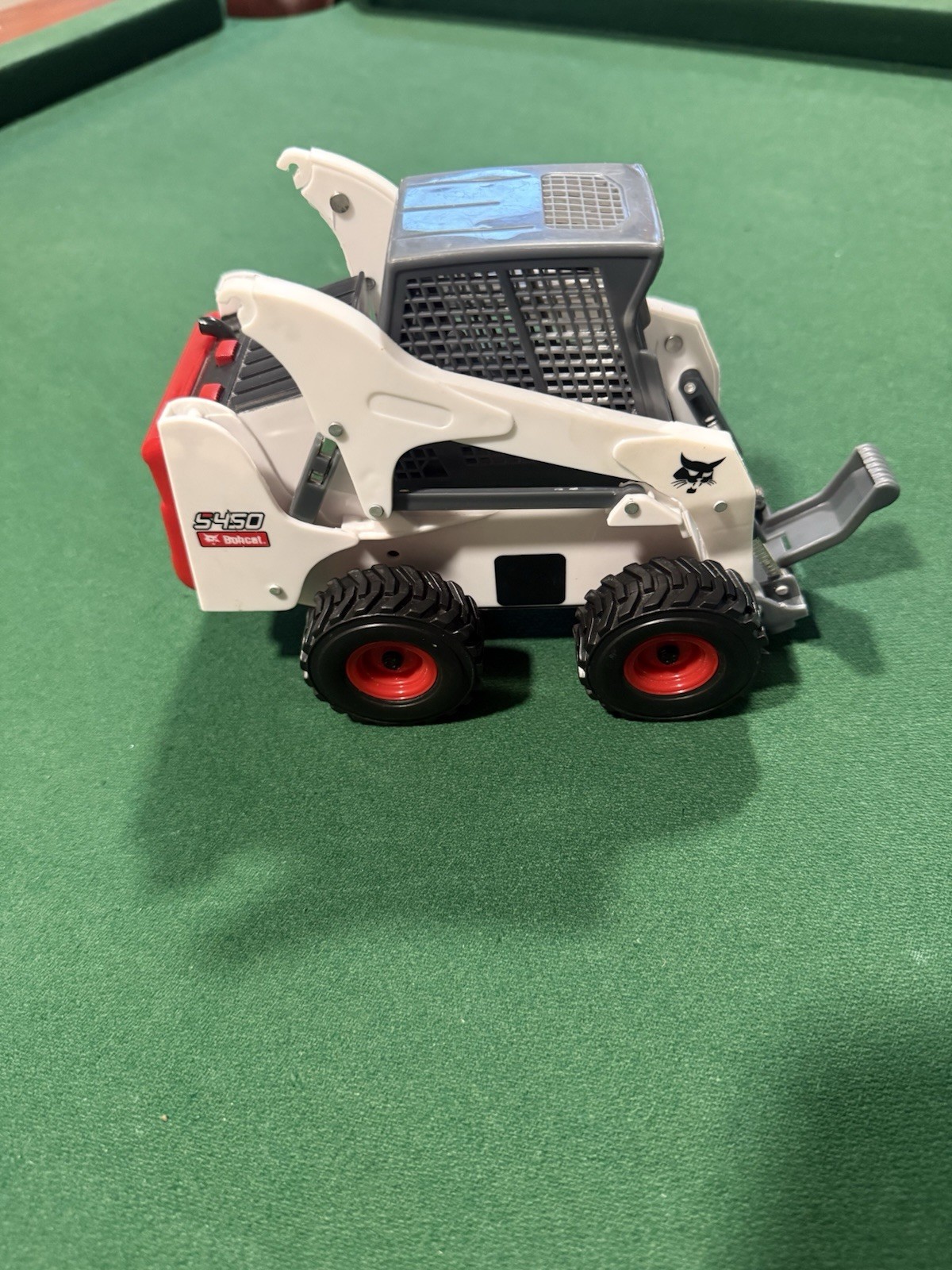 ERTL Bobcat S300 Loader Skid Steer w/ sounds Die Cast 1:32 Scale Model NO BUCKET