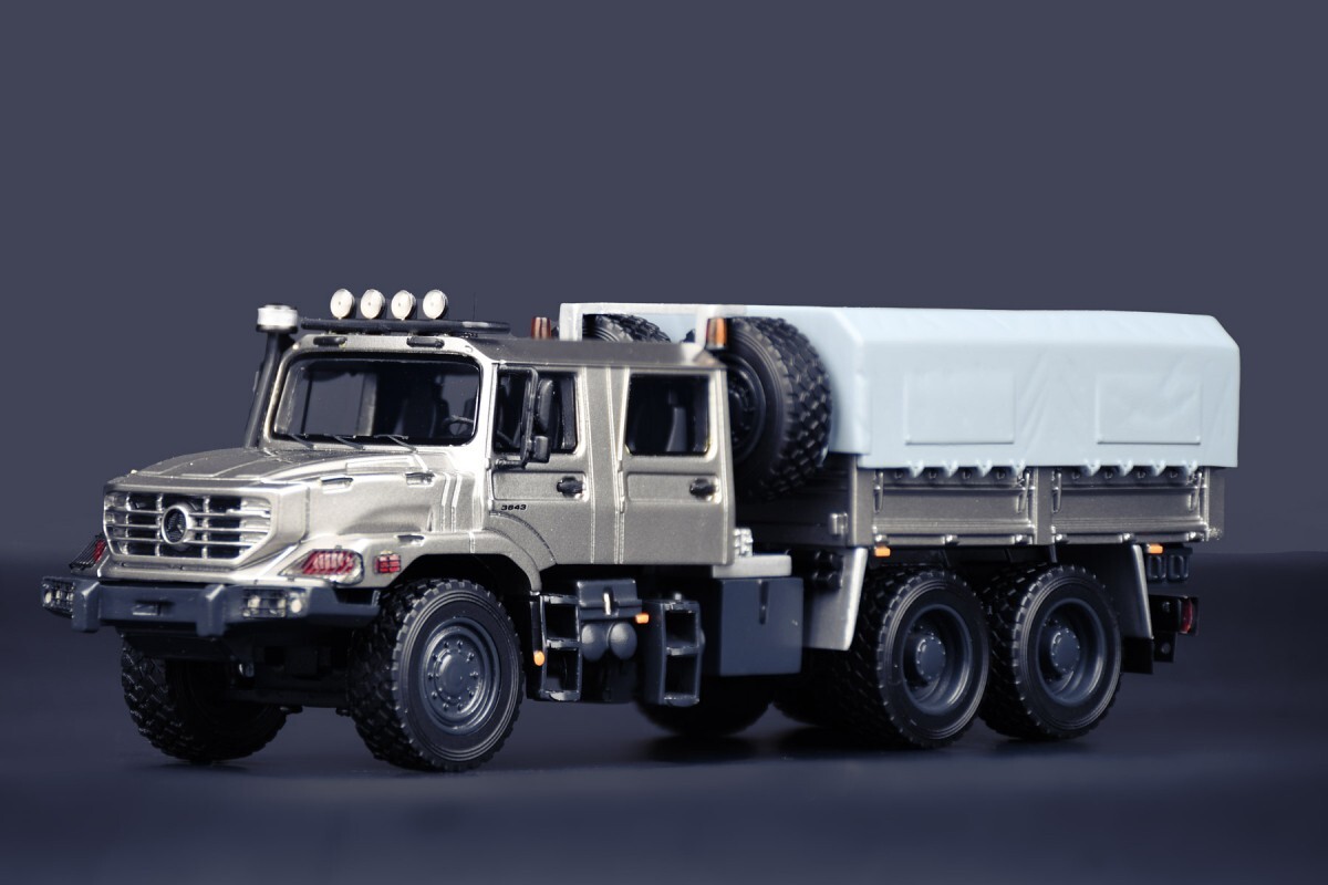 Mercedes-Benz Zetros Dual Cab 6×6 RT – Silver IMC 1:50 Scale Model #32-0129 New