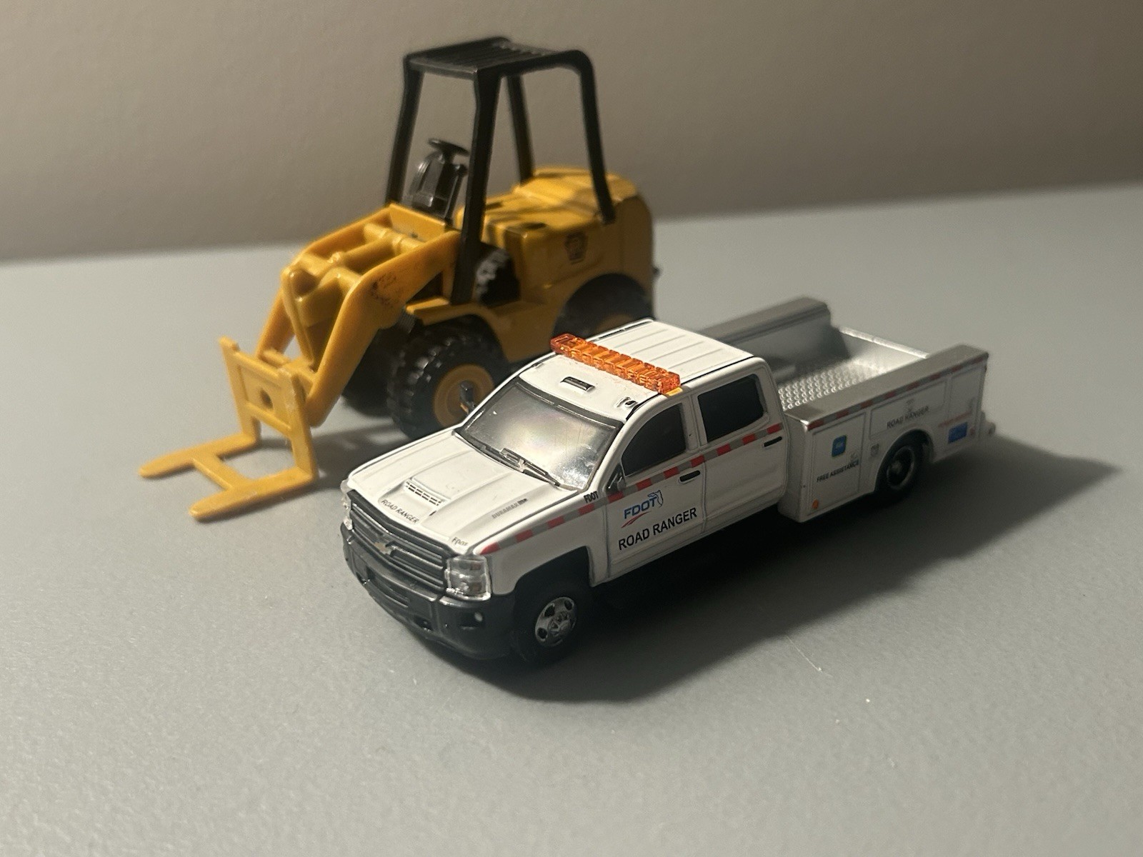 Diecast Construction Vehicle Lot Yellow Loader & White Service Truck
