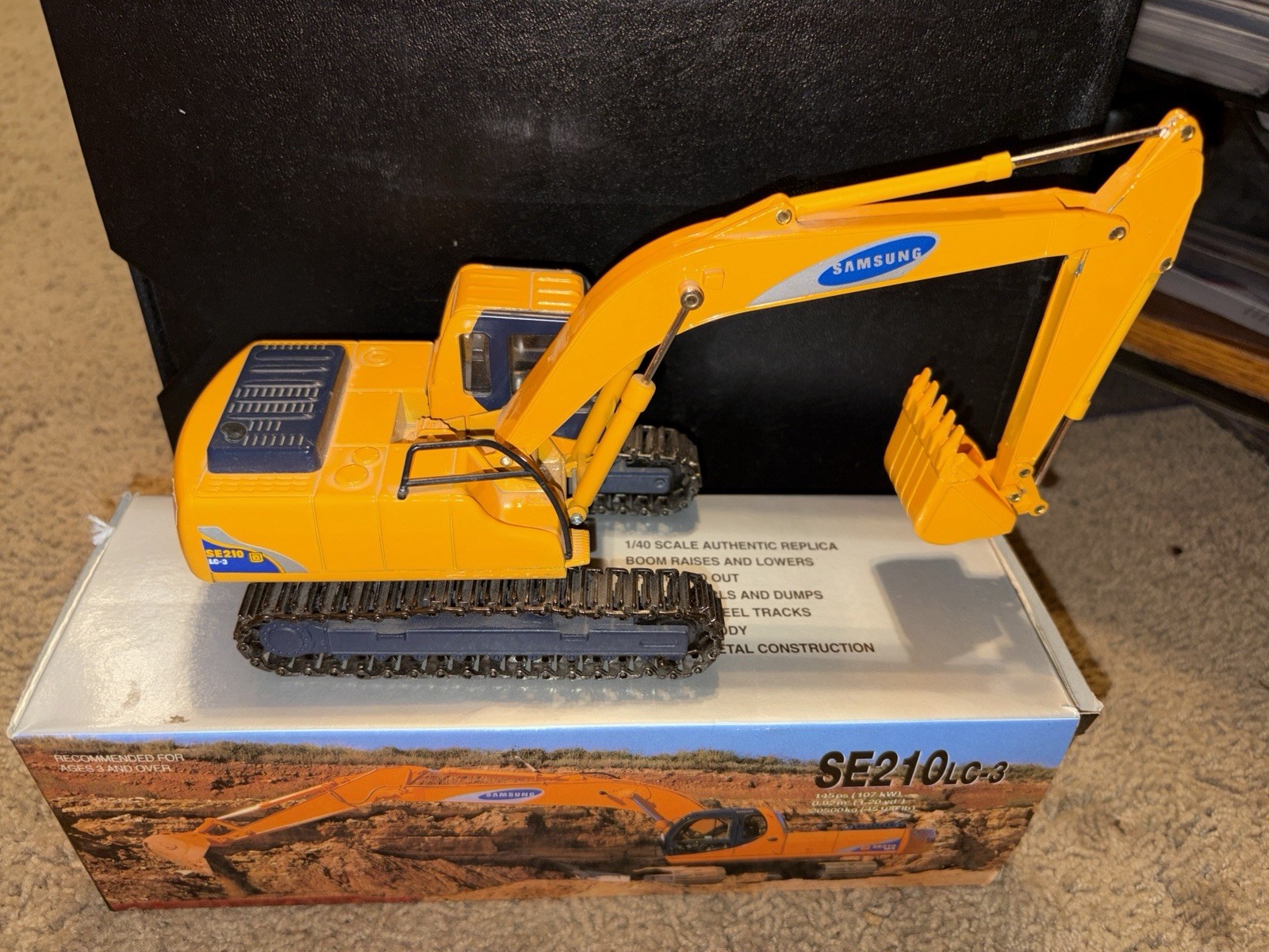 1:40 Samsung SE210 LC-3 Diecast Excavator By Clover Production