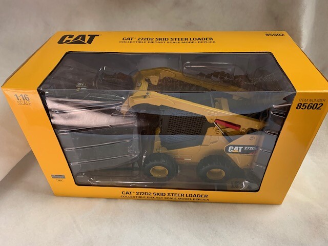 1/16 scale Caterpillar CAT 272D2 Skid Steer Loader ERTL #85602 NIB