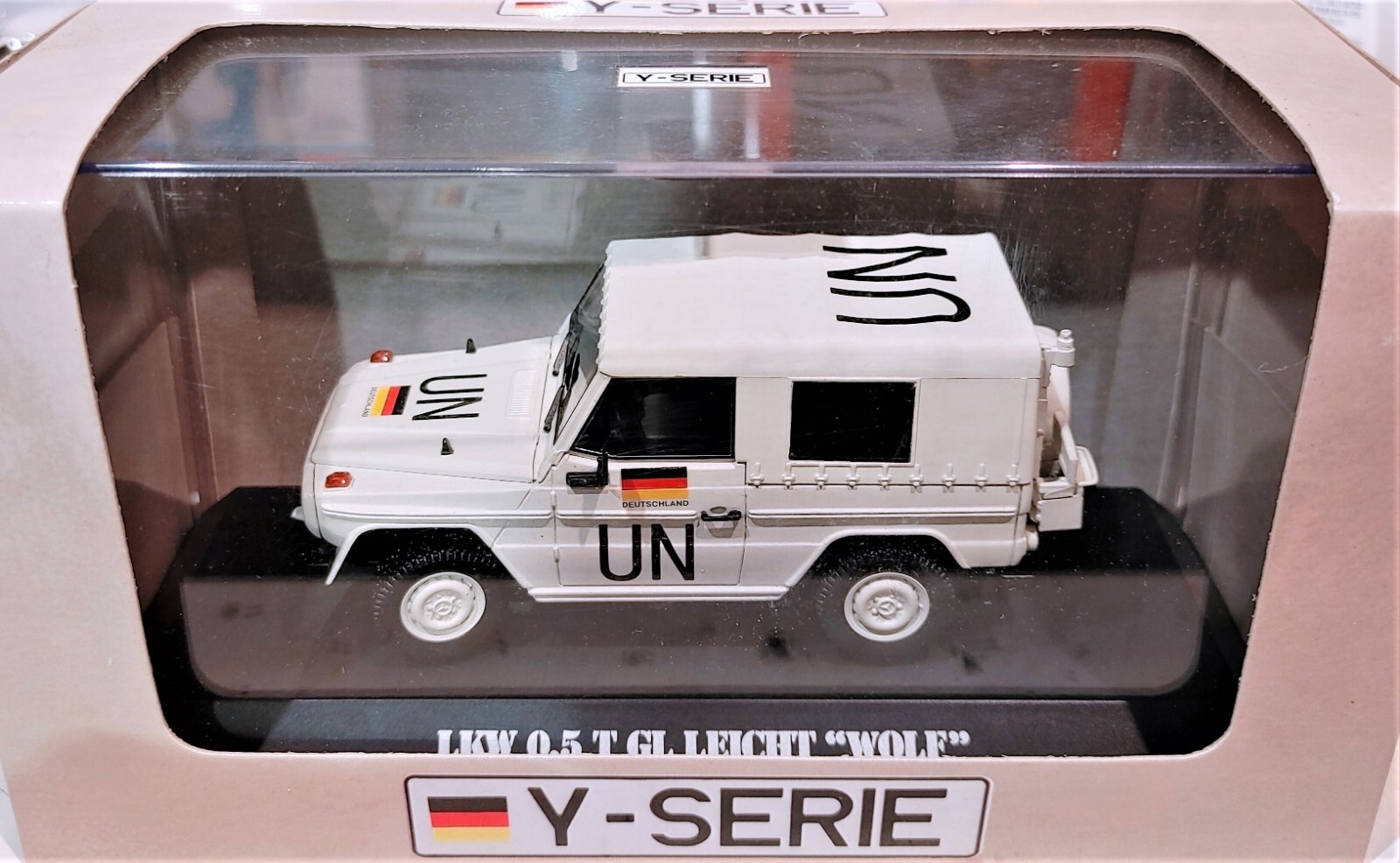 BUB 19003 Mercedes-Benz Wolf 1/2 Ton Military Car UN White 1/35 Die-cast MIB